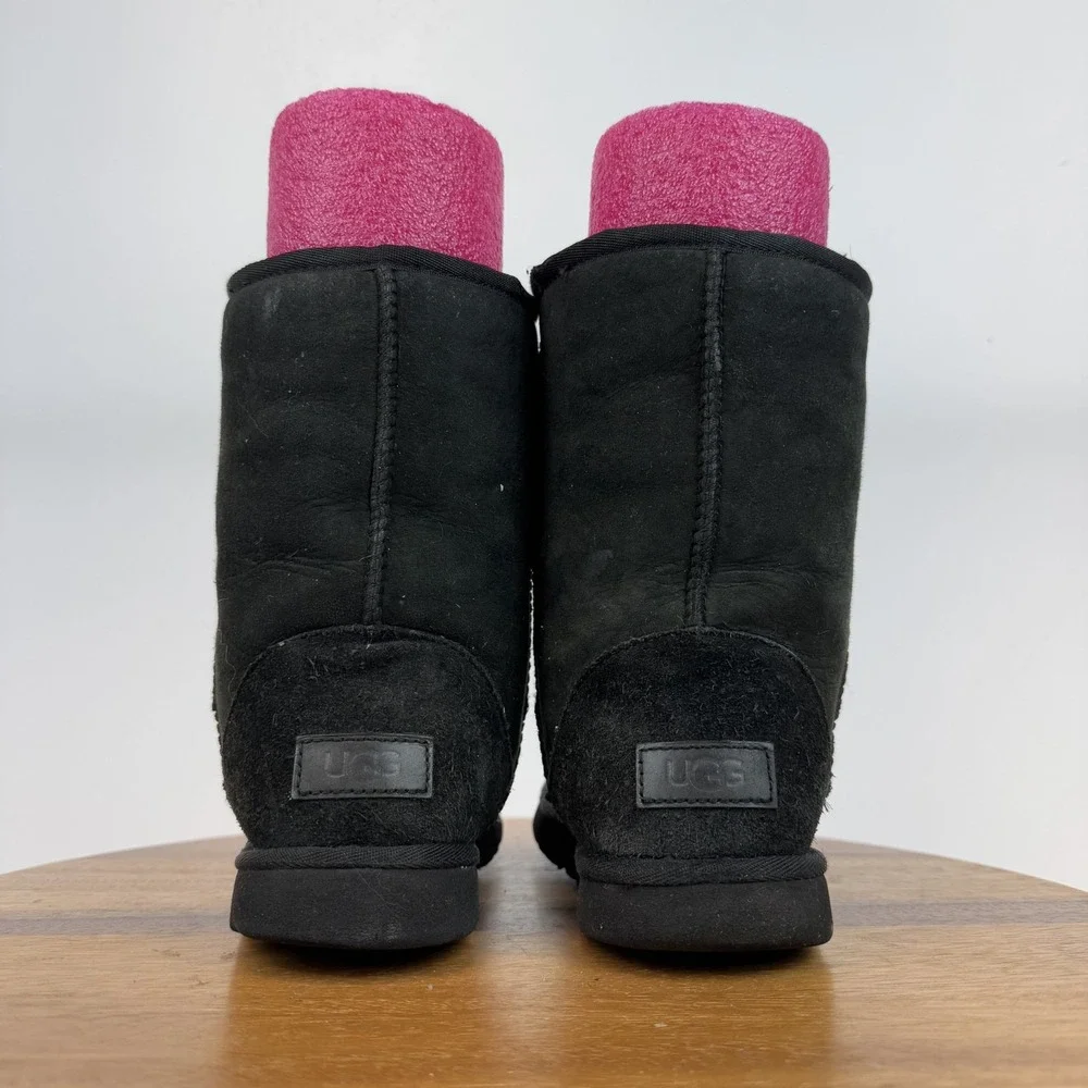 Womens Ugg Classic Short II Black Suede Shearling Lined Comfort Boots Size 6‎ M